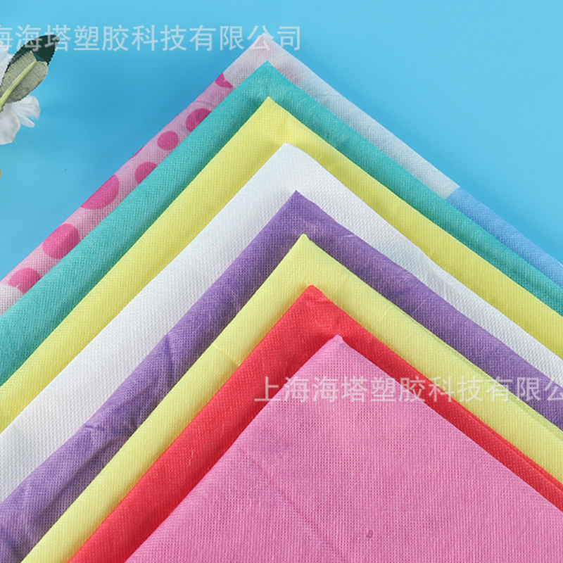 Самоклеящийся водорастворимый нетканый материал.